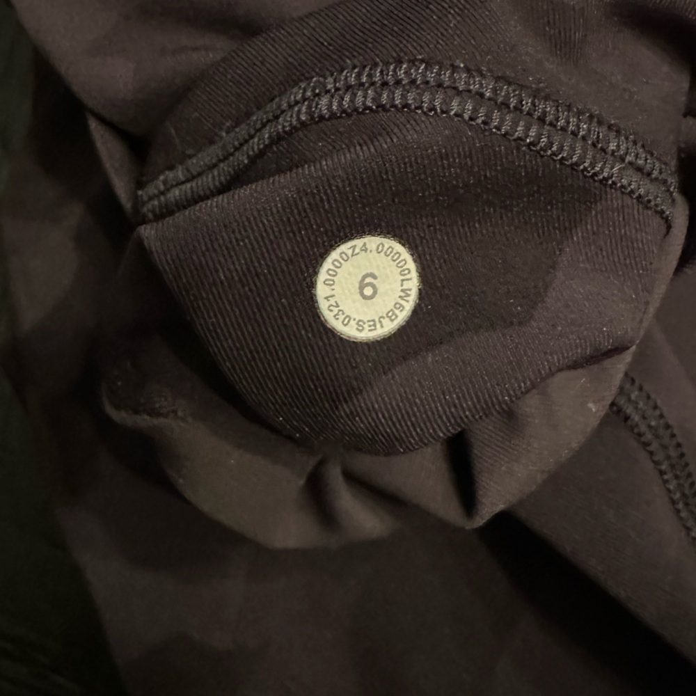 lululemon black and gray Camo cropped Leggings - like new - Picture 3 of 3